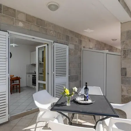 House Rasica * Molunat