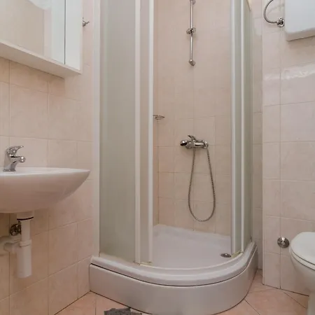 House Rasica * Molunat