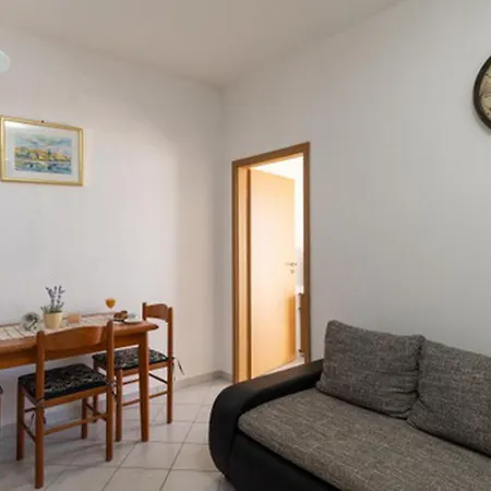 Lejlighed House Rasica *