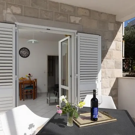 House Rasica * Molunat