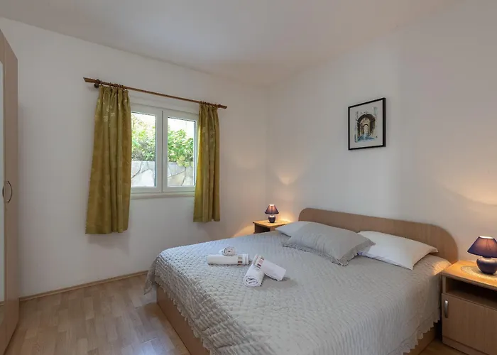 House Rasica Molunat