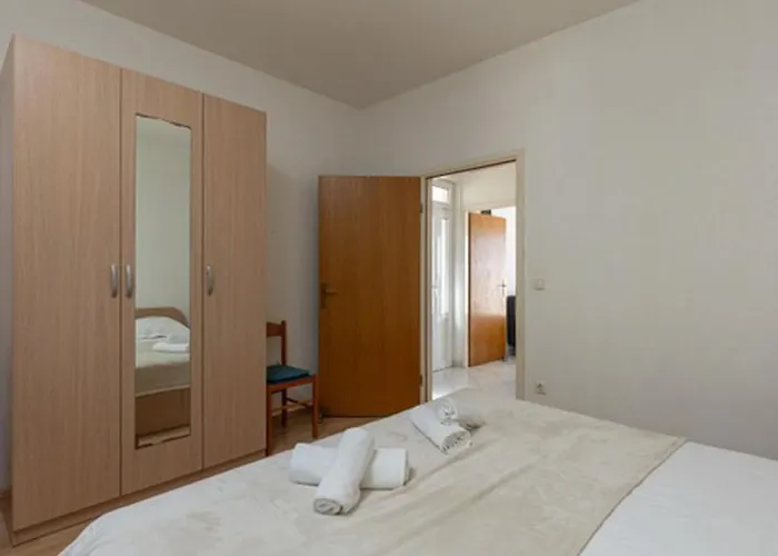 House Rasica Daire Molunat