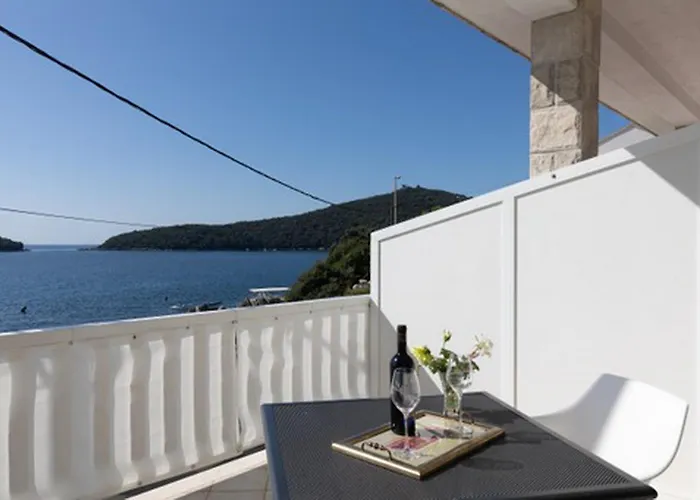 House Rasica Molunat