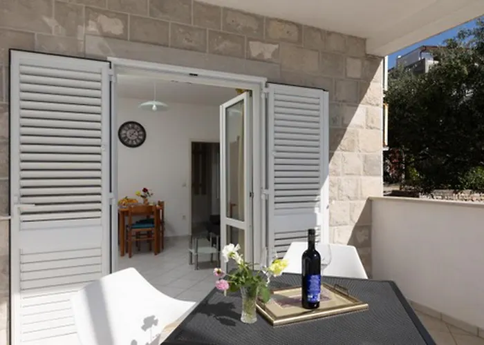 House Rasica * Molunat